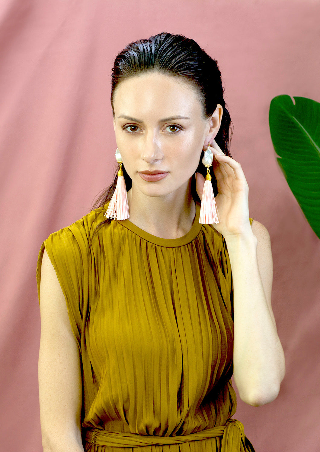 These earrings feature lustrous baroque pearls that add a touch of sophistication, while the delicate pink tassels bring a playful and trendy flair.