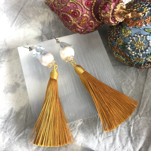 Baroque Pearl With golden Tassel Earrings CE027 - FARRA